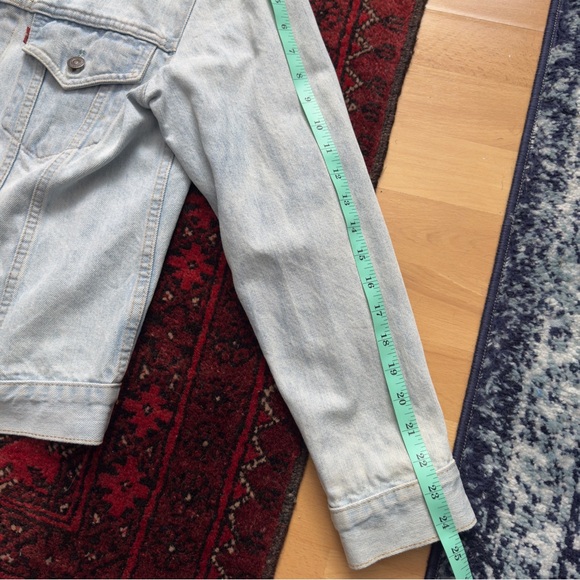 Levi's Vintage Men's Light Wash Denim Trucker Jacket Size 40 - Picture 8 of 12